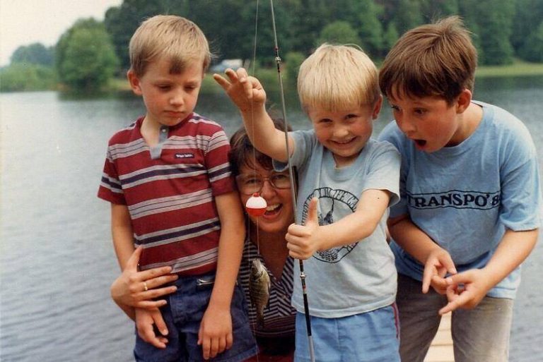 kids fishing